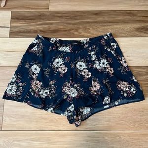 Torrid Blue floral shorts Size 1
